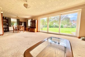 Lounge Diner- click for photo gallery